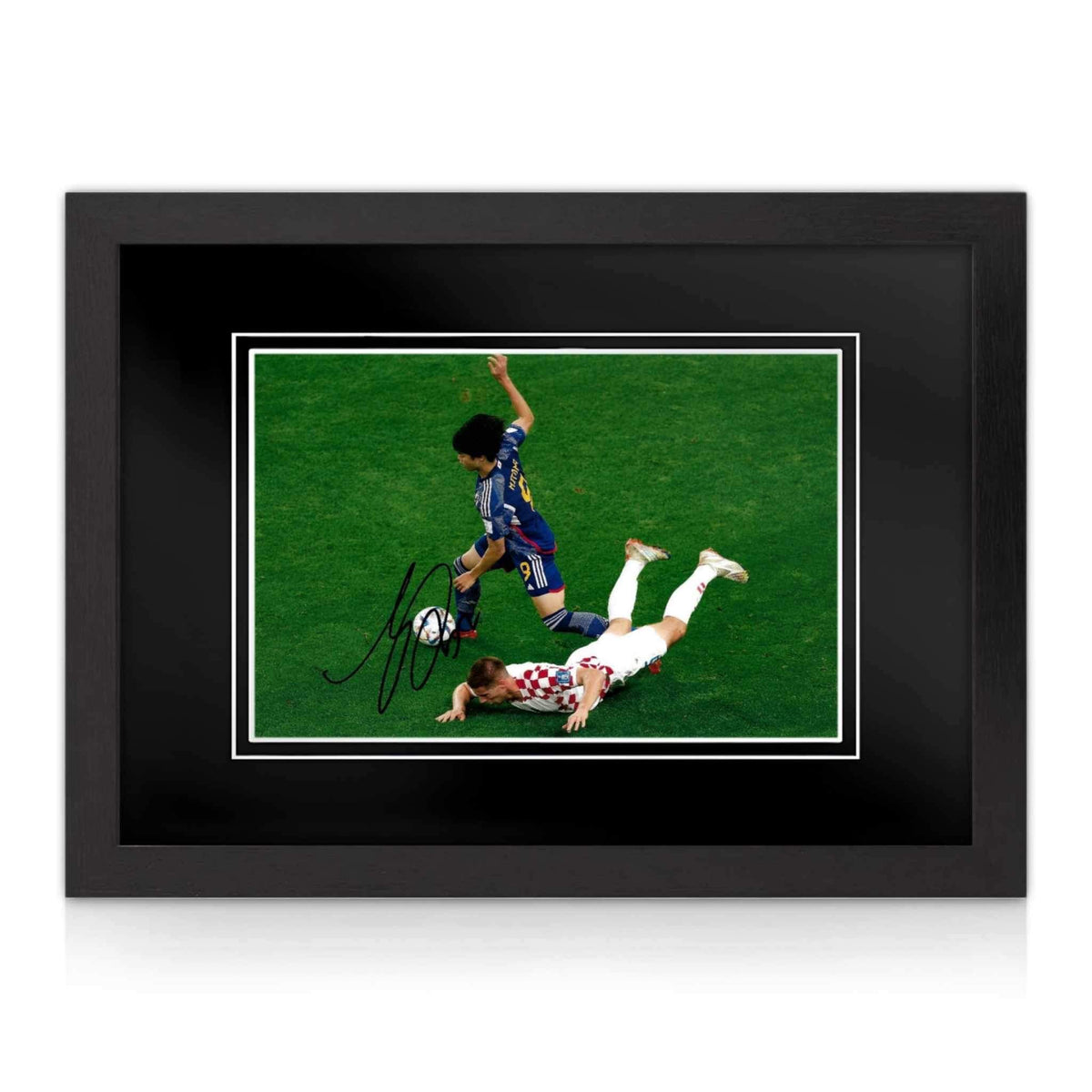 Kaoru Mitoma Signed A4 – The Collectors Corner