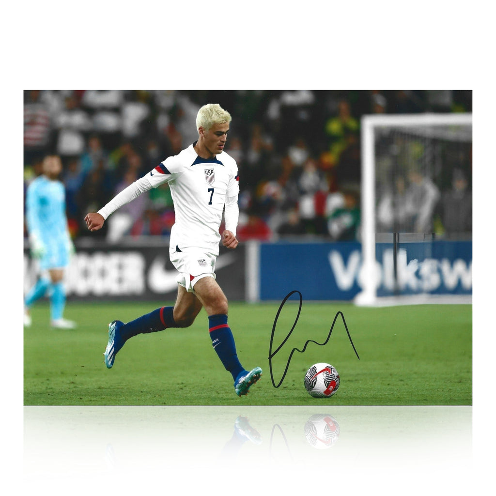 Reyna Signature Giovanni Reyna Signed A4 Photo – The Collectors Corner