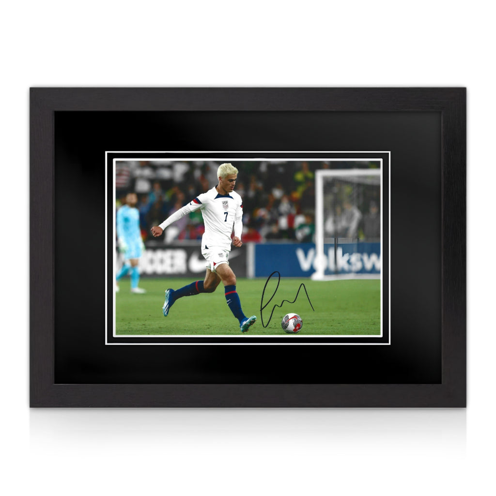 Reyna Signature Giovanni Reyna Signed A4 Photo – The Collectors Corner